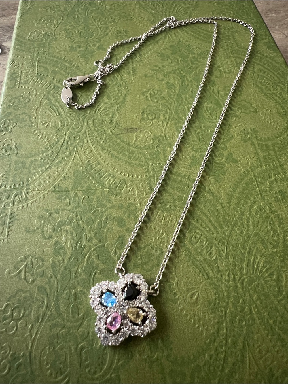Crystal Flower Pendant Necklace in Multicolor clover Jewelry rhinestone